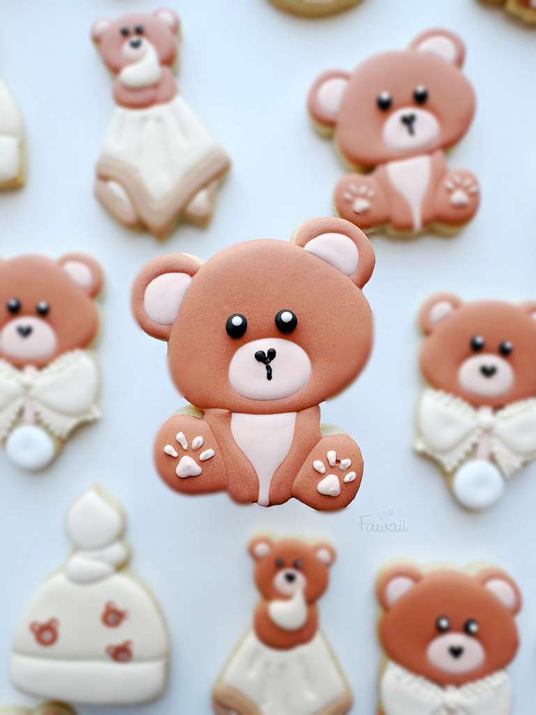 Pastel decorated sugar cookies by Fawaii Custom Cookies